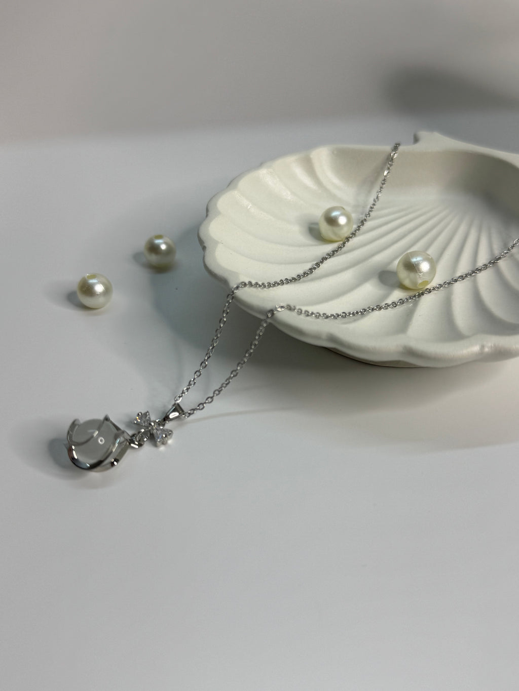 Minimal Abstract Loop Pendant Necklace Silver