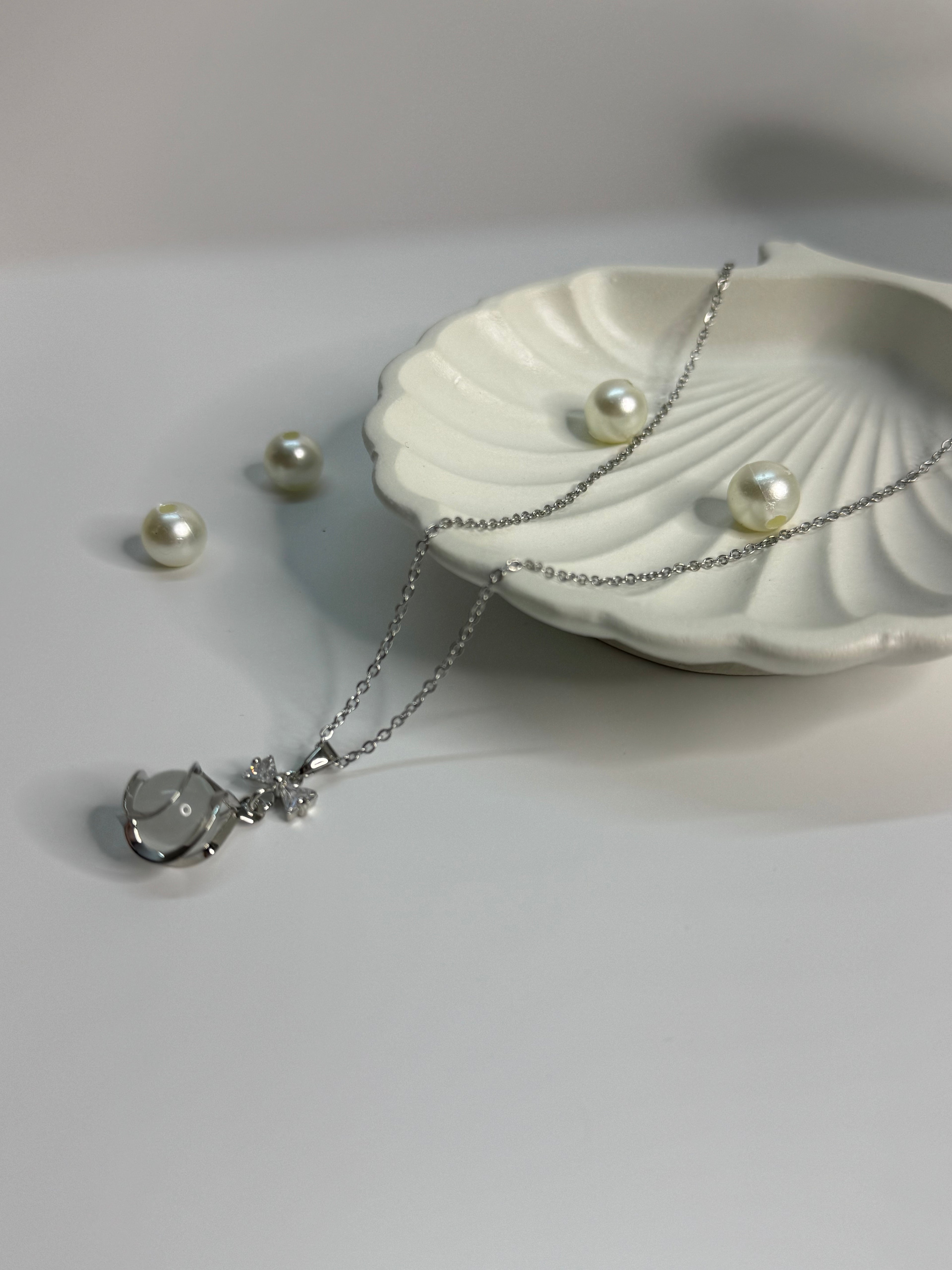 Minimal Abstract Loop Pendant Necklace Silver