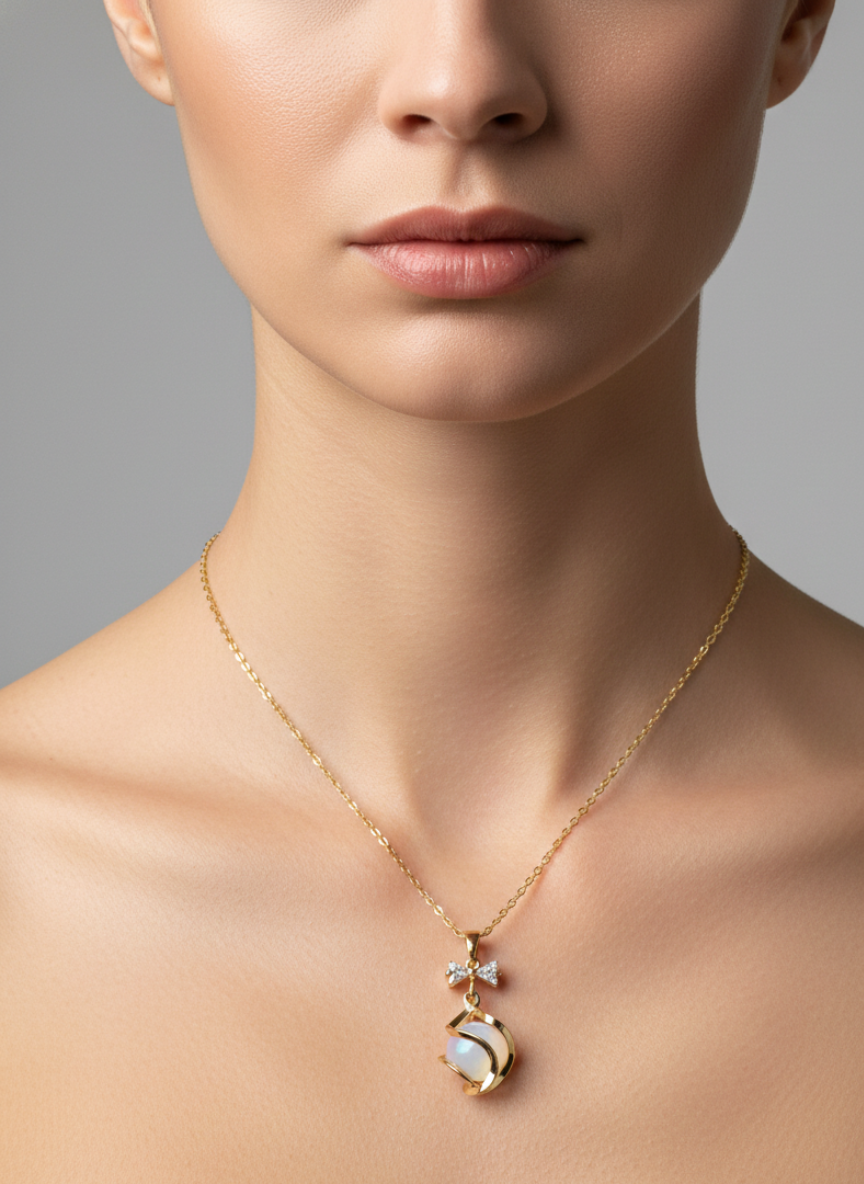 Minimal Abstract Loop Pendant Necklace Gold