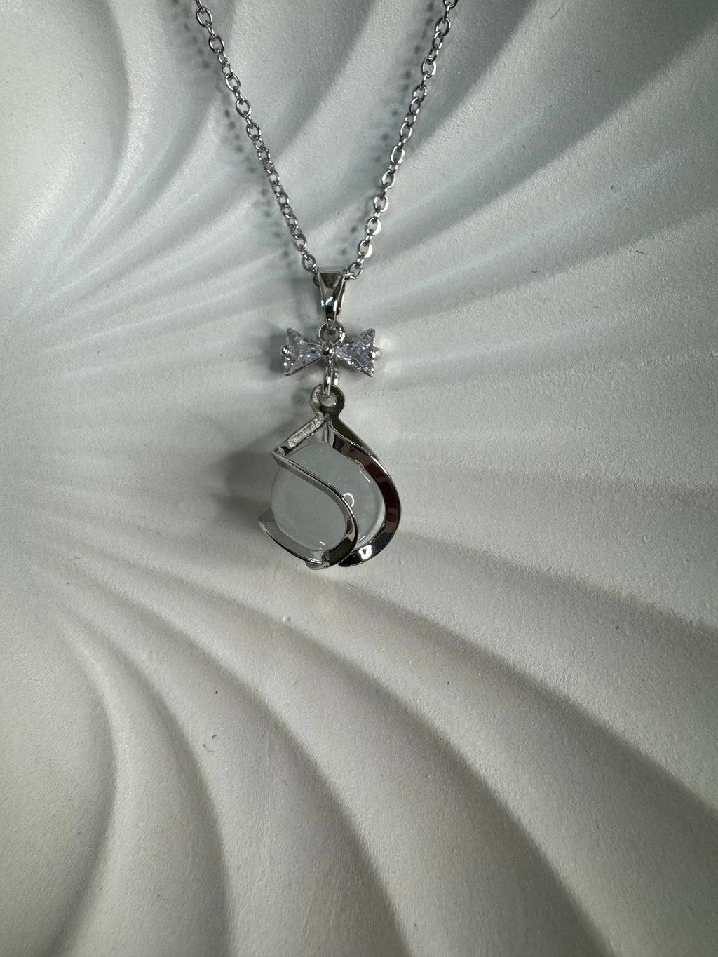 Minimal Abstract Loop Pendant Necklace Silver