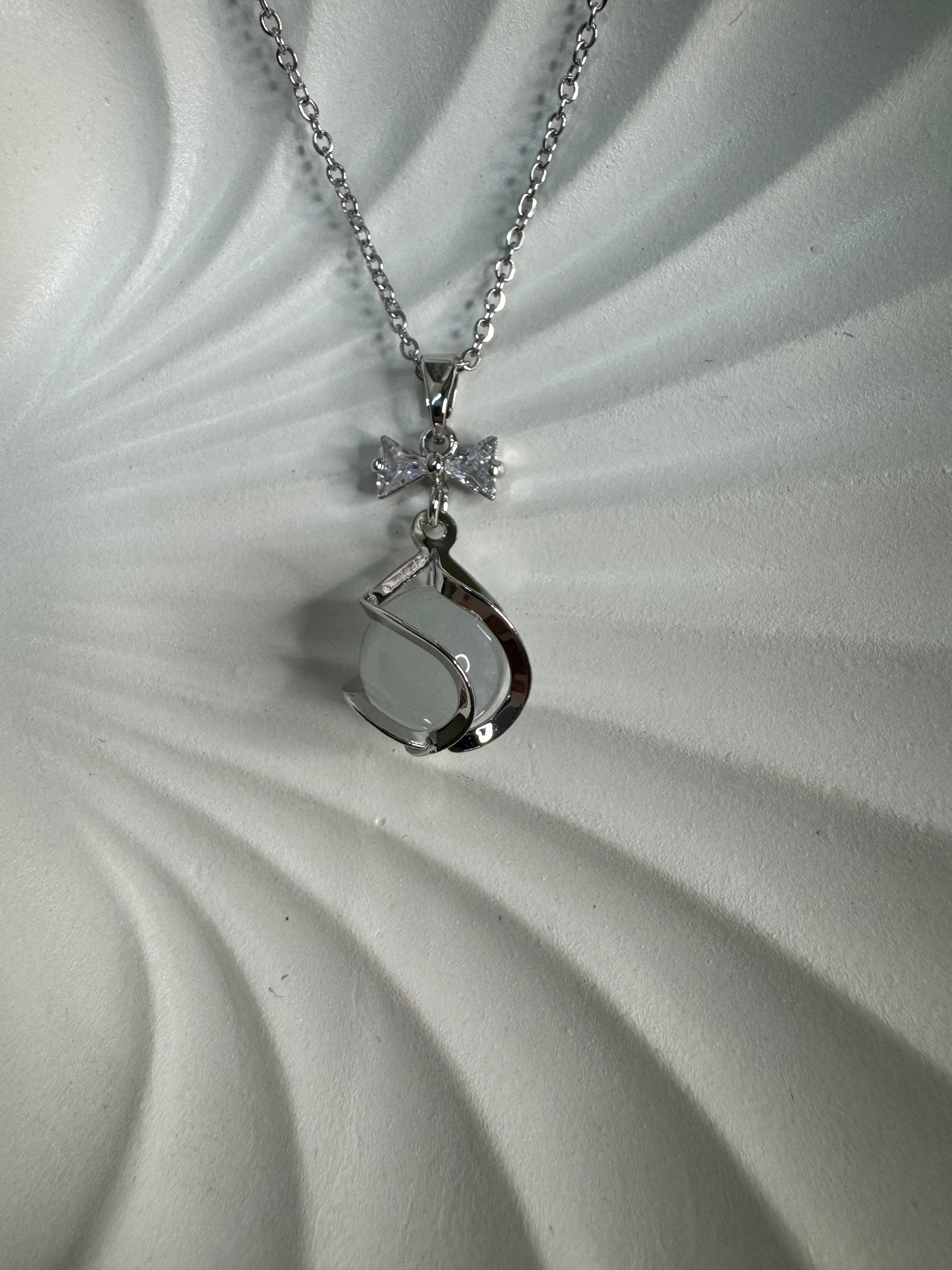 Minimal Abstract Loop Pendant Necklace Silver