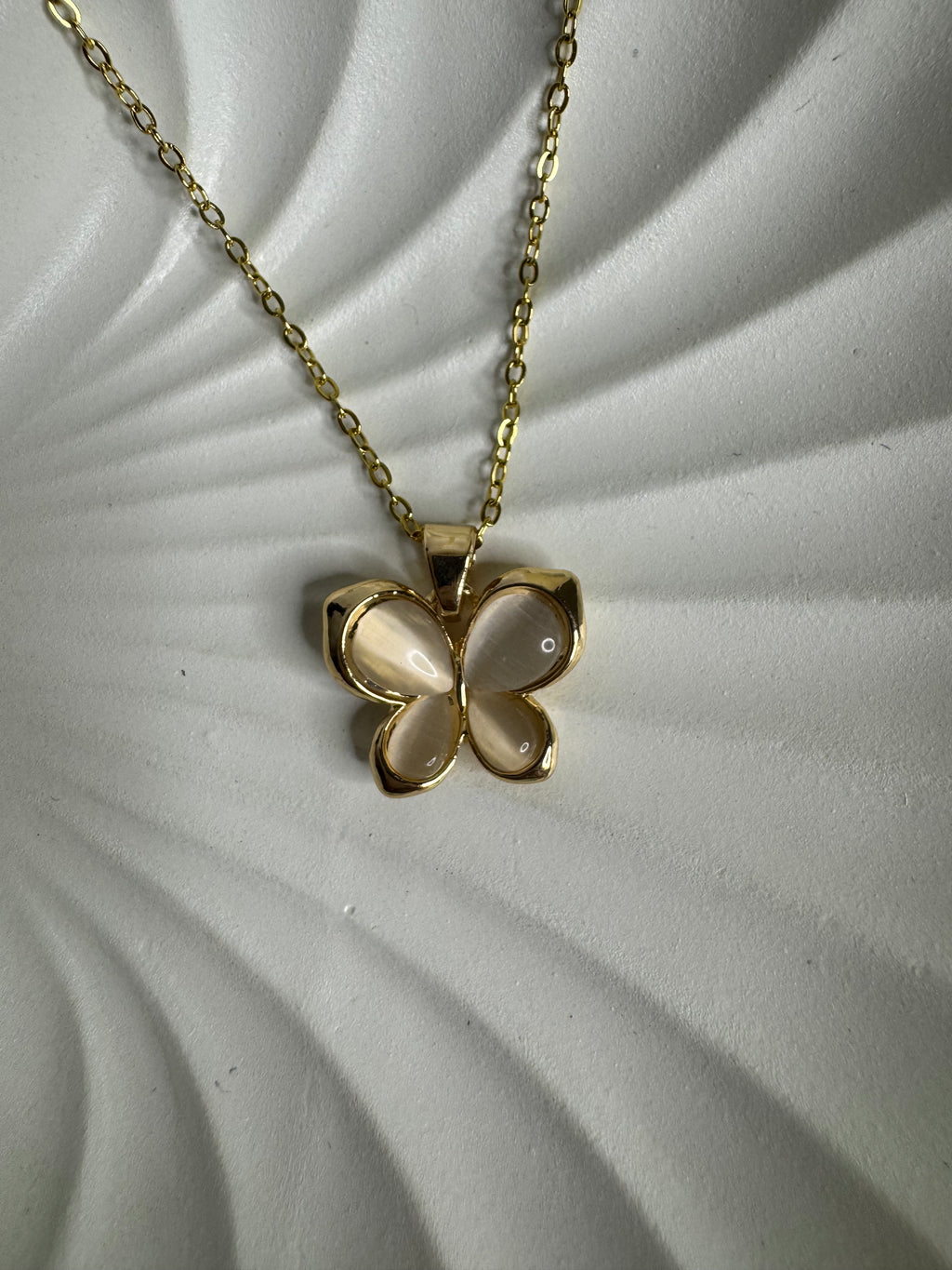 Elegant Butterfly Pendant Necklace Gold