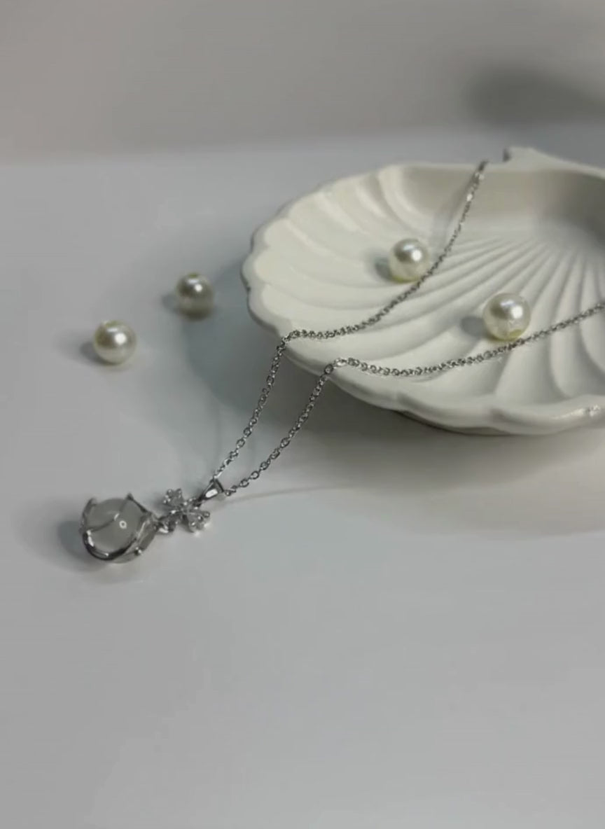 Minimal Abstract Loop Pendant Necklace Silver