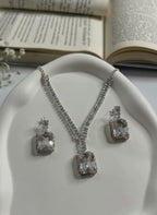Timless Regal Necklace Set Silver